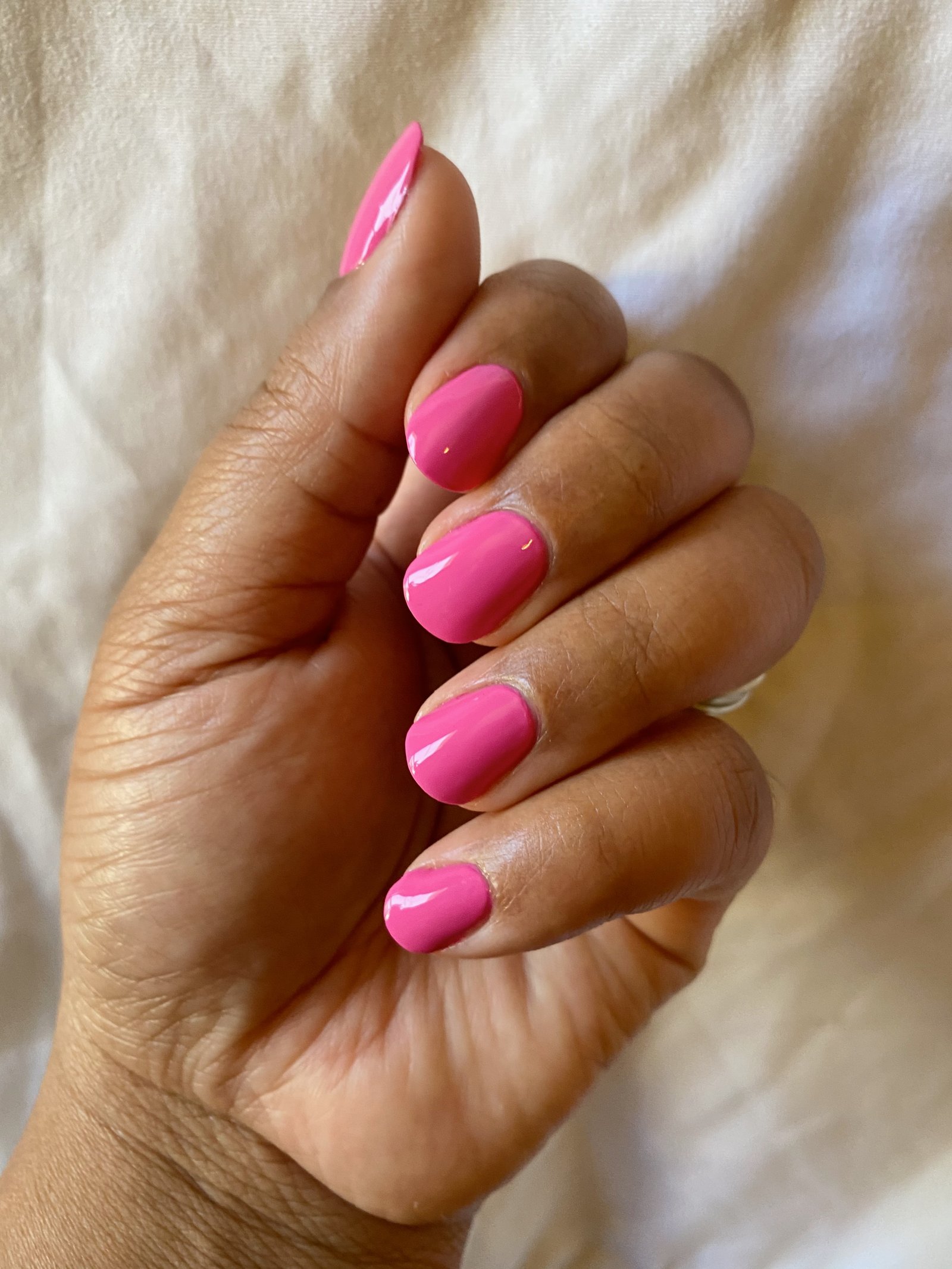 CND Vinylux Neglelak Hot Pop Pink #121 15 ml.