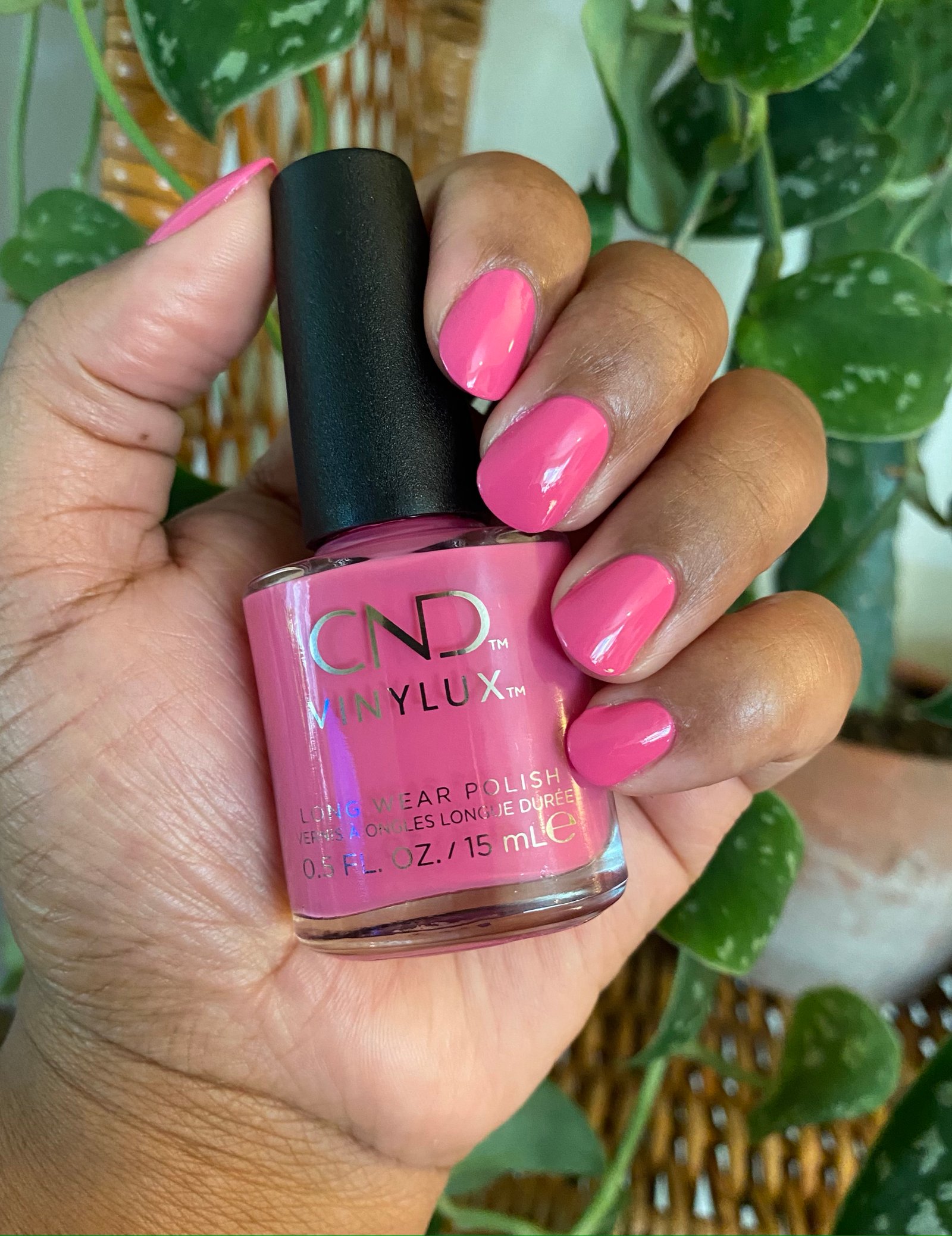 CND Vinylux Neglelak Hot Pop Pink #121 15 ml.
