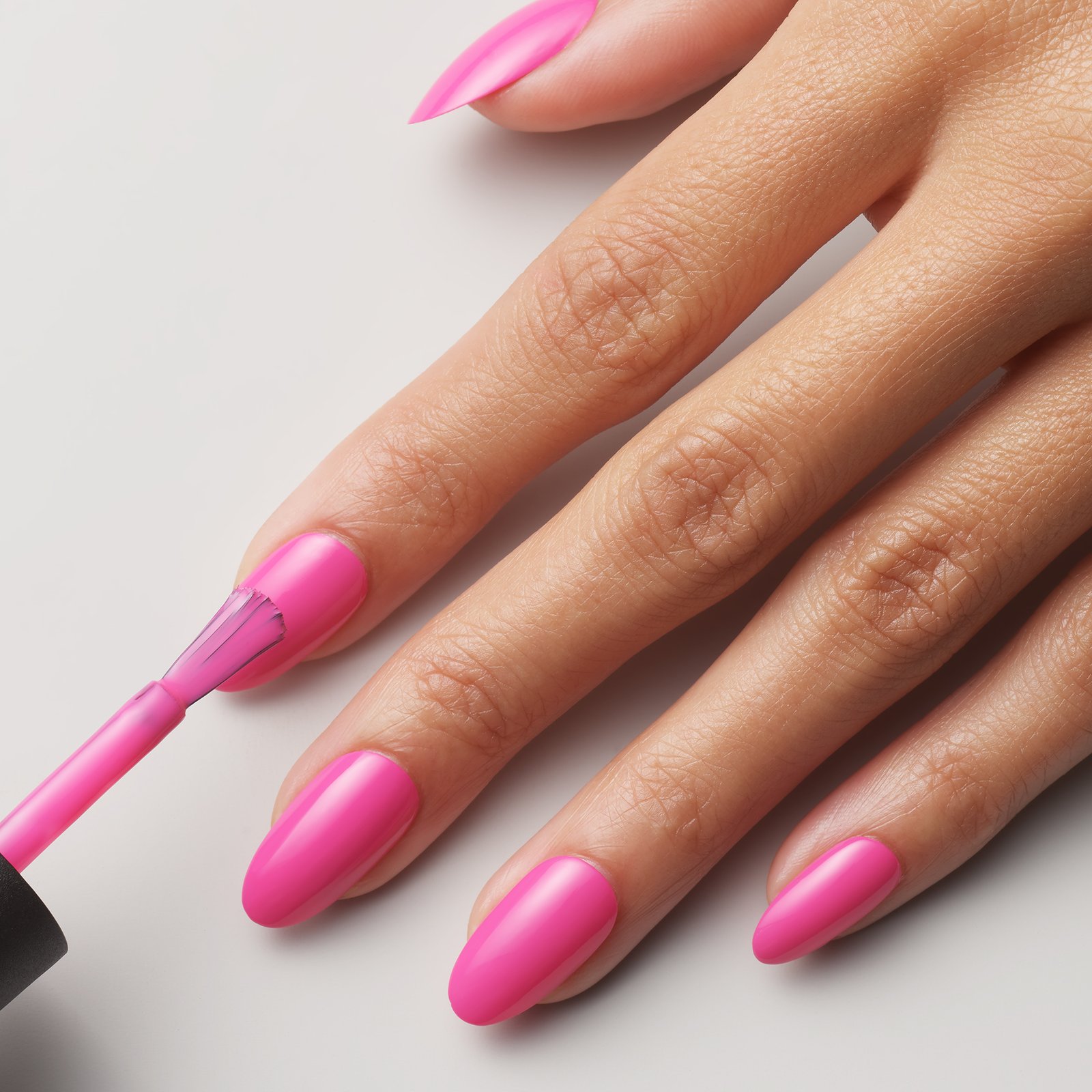 CND Vinylux Neglelak Hot Pop Pink #121 15 ml.
